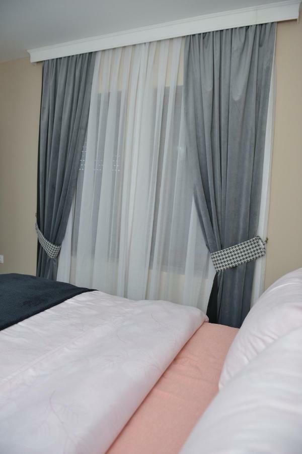 Apartman Filip Novi Pazar Buitenkant foto